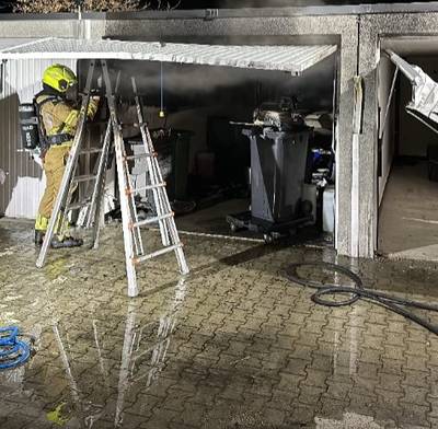 Tweetal gewond bij explosie van petroleumkachel in garagebox in Made