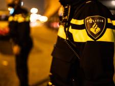 Amsterdamse aangehouden nadat zij met gestolen auto op agenten inreed