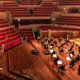 Het heeft zijn voordelen, een concert in een bijna lege zaal, maar toch vooral iets droevigs