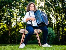 Jamiro (12) uit ‘s-Gravendeel verovert Nederland met zijn accordeon: ‘De volgende stap is de hele wereld’
