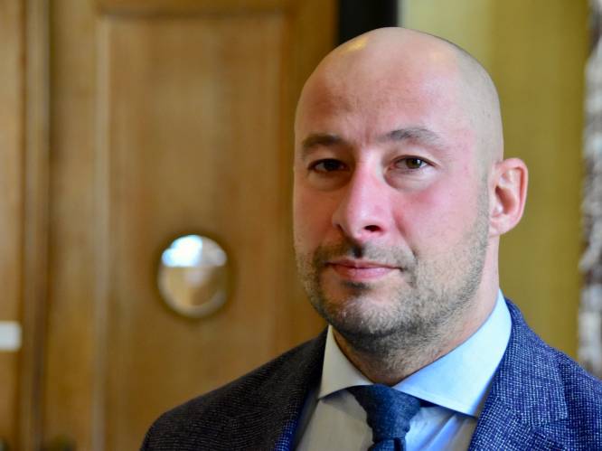 Gevluchte automobilist schrikt zich rot als politie met getrokken wapens op hem afkomt: “De sfeer zat niet echt goed, die avond”