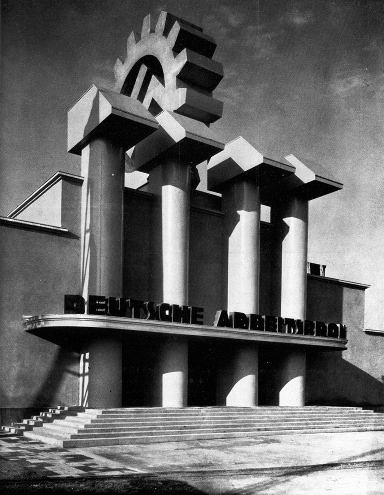 Entree tentoonstelling 'Deutsches Volk, Deutsche Arbeit', Berlijn 1934. Beeld Deutsches Historisches Museum