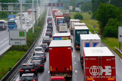 Uittocht richting zonnig weekend veroorzaakt verkeershinder: vanmiddag 150 kilometer file op Vlaamse snelwegen