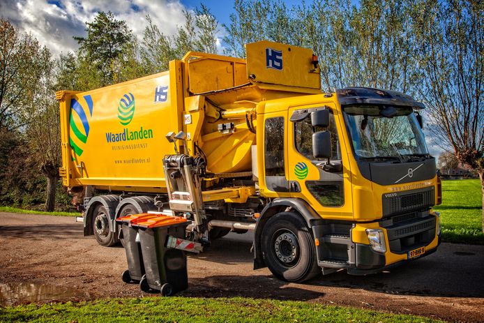Waardlanden leegt papiercontainer in Nieuw-Lekkerland alleen nog op ...