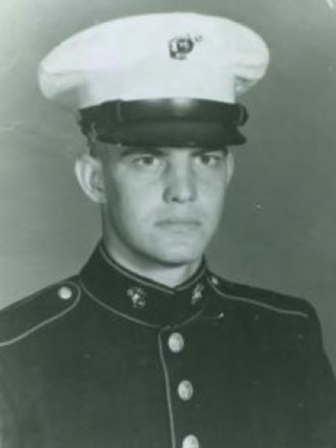 Charles Osborne hikte er 68 jaar lang op los. Naar schatting heeft hij 430 miljoen keer gehikt.