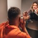 Louises (43) man zit in de gevangenis: 'Ik heb seks nodig om me gelukkig te voelen, dus ik heb een minnaar'