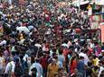 Grote drukte in Mumbai, India. Na China het land met het grootste aantal inwoners.