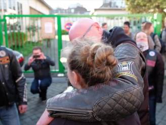 Bikers uit heel België escorteren gepest meisje naar school nadat ze zelfmoord wilde plegen