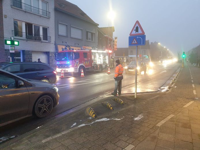 BONHEIDEN - In Bonheiden Dorp brak donderdagochtend een brand uit in de achterbouw van een beenhouwerij. Omstreeks 08.20 uur werd de rijbaan vrijgegeven voor het verkeer.