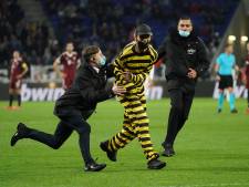 Deux “Daltons” envahissent le terrain à Lyon et continuent de semer la pagaille