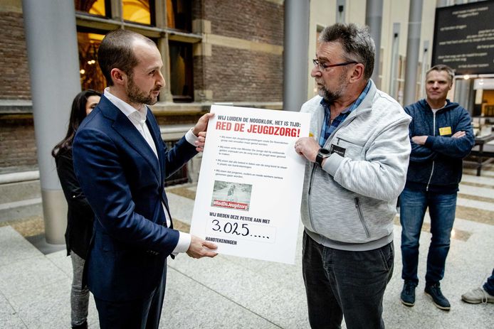 Minister: Moederorganisatie Hoenderloo groep is ‘too big to fail ...