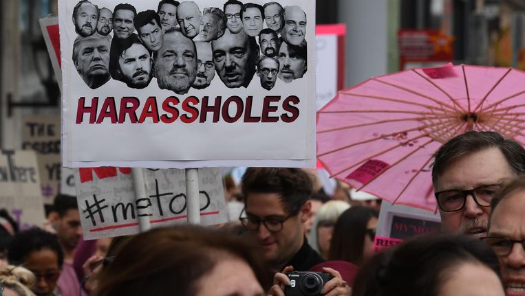 Een protestmars in Hollywood tegen seksuele intimidatie en geweld, na de onthullingen over Harvey Weinstein en Kevin Spacey. Beeld anp