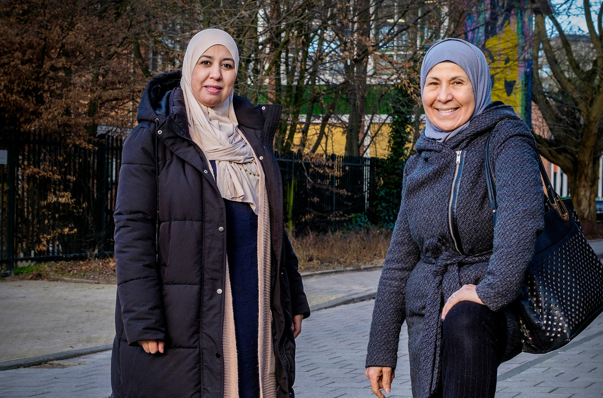 radiator offset Vertrouwen op Een boa met hoofddoek? Deze vrouwen zien het probleem niet. 'Mijn hoofddoek  geeft juist een krachtig gevoel'