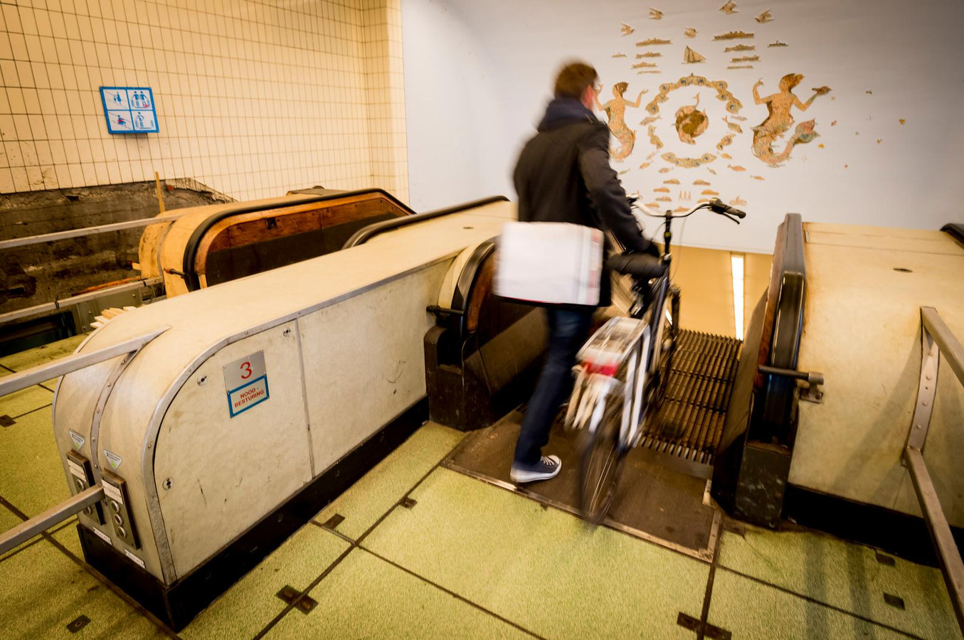 De Maastunnel in 21 foto's | Foto | AD.nl