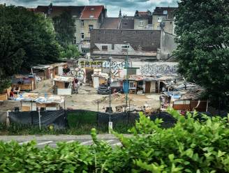 Deze sloppenwijk bevindt zich in de schaduw van Brussel-Noord