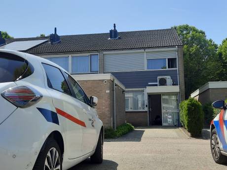 Vrede tussen corporatie en man die auto op dak parkeerde: ‘Het is goed gegaan. Ze gaan alles fiksen’