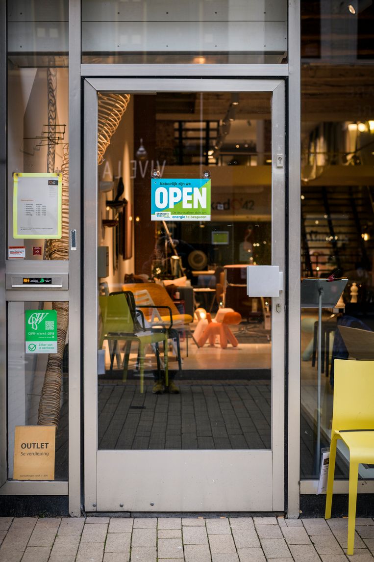 cache Napier Luchten In Goningse Oosterstraat zijn de deuren dicht. Toch zijn de winkels open