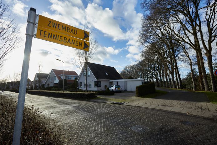 Zwembad De Meene ziet veel kansen voor een sportclustering, met een nieuwe sporthal. ,,Maar wij worden nu bij voorbaat al kansloos afgeserveerd als locatie voor de nieuwe hal.''