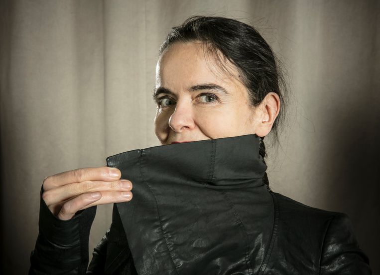 ‘Of ik mezelf geëngageerd zou noemen? Ik leg mijn personages onder een microscoop, ik kijk naar hen als atomen. Maar neem geen standpunt in.’ Beeld BELGAIMAGE