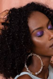 Un bar à soins capillaires pour cheveux crépus, frisés et bouclés ouvre à Bruxelles