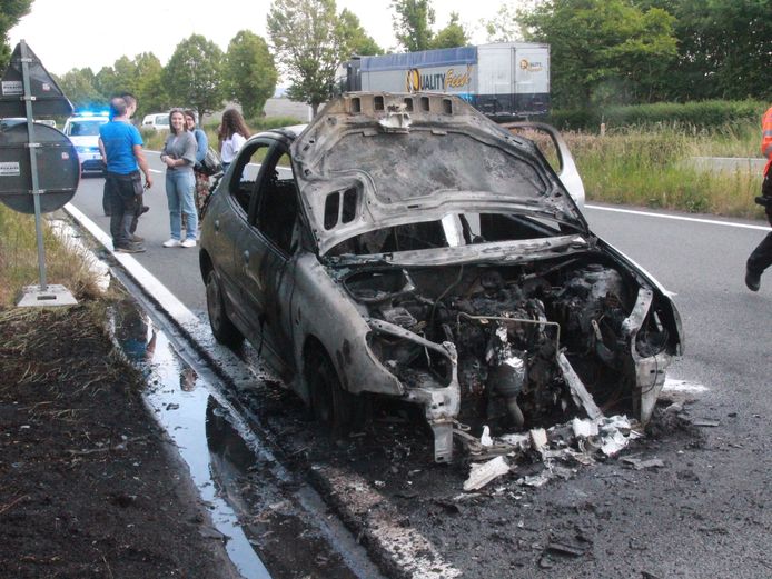 Auto In Geen Tijd In Lichterlaaie Op N36 Deerlijk Hln Be