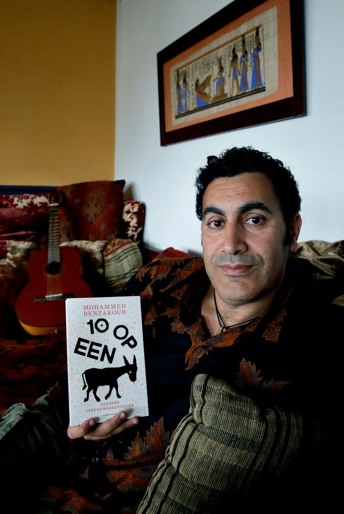 De Zwijndrechtse schrijver Mohammed Benzakour: ,,Een berber stuurt je liever de verkeerde kant op dan dat hij toegeeft dat hij niet weet waar je heen moet.''