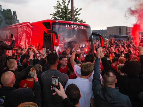 Teruglezen | Zo haalde FC Twente voorronde Champions League en vierden selectie en supporters feest