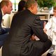 Té schattig: Brits prinsje maakt vlak voor bedtijd kennis met Obama