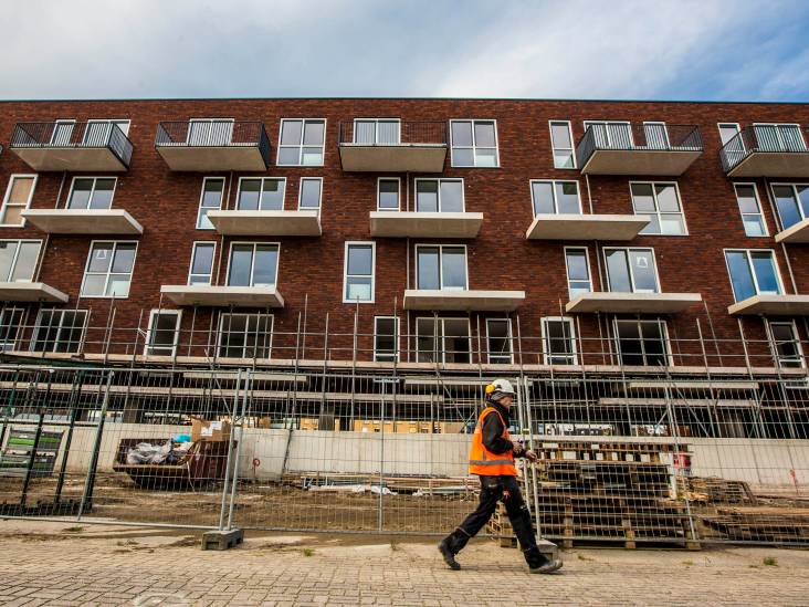 Er komen steeds minder nieuwe koopwoningen bij: hoe komt dat, en wat doen ‘we’ eraan?