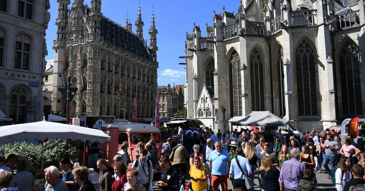 FOTOREPO Massa Volk Op Zonovergoten Jaarmarkt Leuven Leuven Hln be