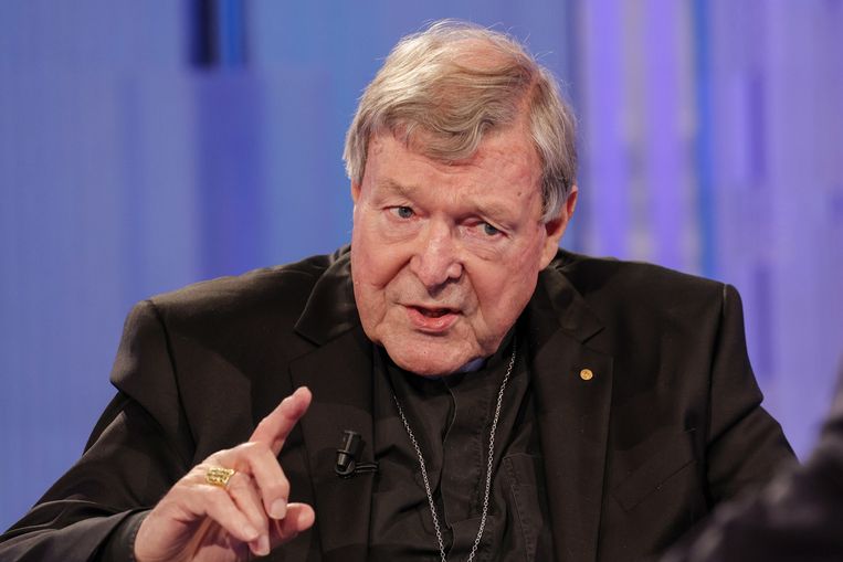 Archiefbeeld.  Kardinaal George Pell in het Italiaanse tv-programma 'Porta a Porta'. (04/11/21) Beeld ANP / EPA