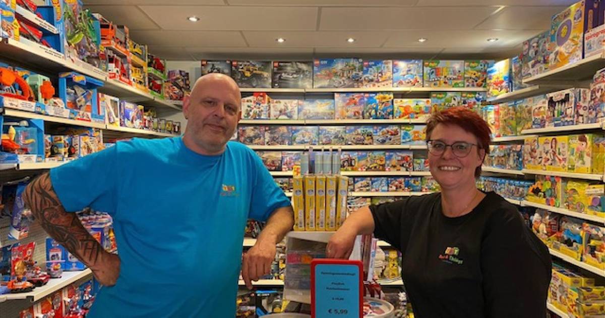 Eindelijk heeft Vlaardingen weer een speelgoedwinkel: 'Iedereen is blij dat we open zijn' | AD.nl