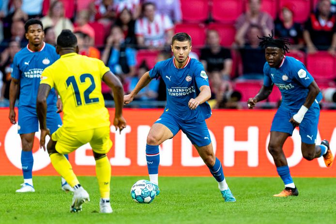 Mathijs Tielemans speelde tegen Willem II een dijk van een wedstrijd, vrijdagavond. Hier speelt hij in de voorbereiding op het nieuwe seizoen bij PSV 1.