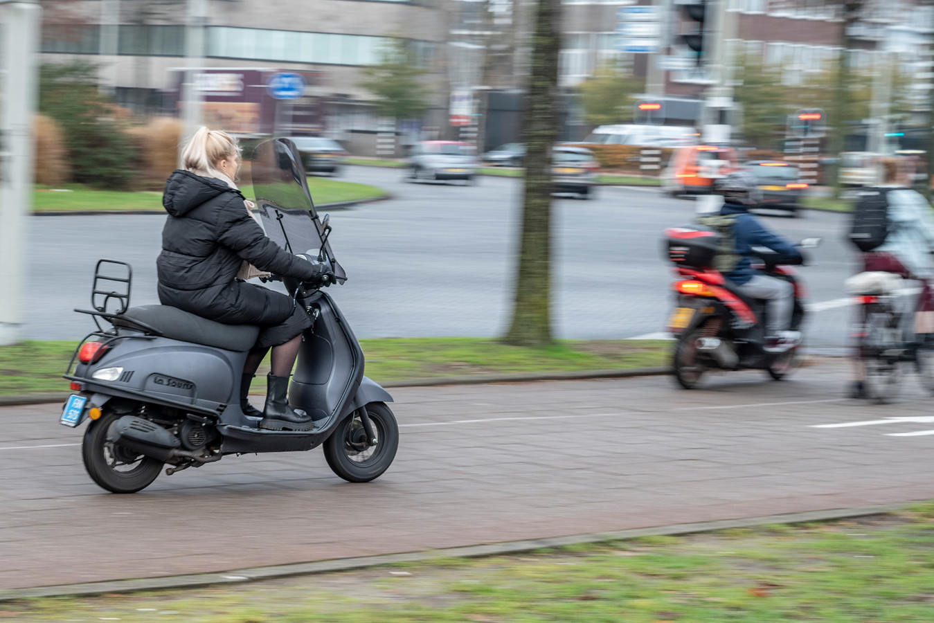 Brom- en snorfietsen met een verbrandingsmotor zijn vanaf 2028 in heel Nijmegen niet meer welkom.