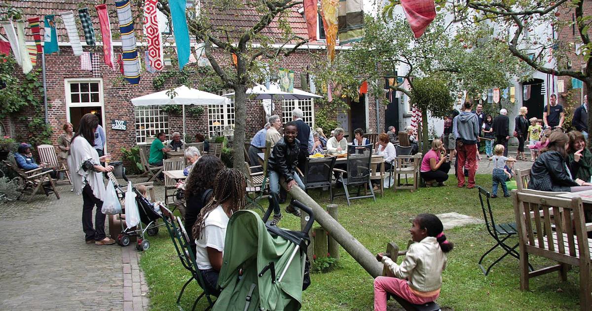 Feestmarkt voor gouden Emmaus Langeweg