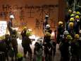 Tientallen gewonden bij chaos in Hongkong: demonstranten vernielen parlementsgebouw