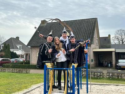 Vrienden stelen prinsenpak, Koen d’n Urste kan er heel hard om lachen