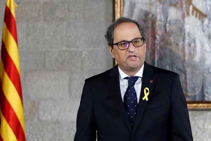 Quim Torra heeft de eedaflegging van zijn kabinet vandaag voor onbepaalde tijd uitgesteld, omdat de centrale regering in Madrid de benoeming van 4 ministers nog niet heeft toegelaten.