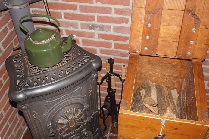 Het RIVM (Rijksinstituut voor Volksgezondheid en Milieu) roept mensen op om geen hout te stoken.