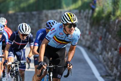 Cian Uijtdebroeks heerst op Col de la Madeleine in Ronde van de Toekomst, maar grijpt na straftijd naast leiderstrui