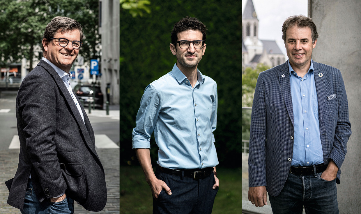 Burgemeesters Bart Tommelein (Open Vld), Mohamed Ridouani (sp.a) en Jan Vermeulen (CD&V). Beeld Saskia Vanderstichele, Wouter Van Vooren