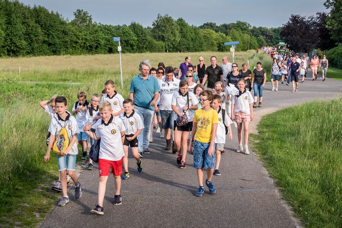 De avondvierdaagse in Haaksbergen kent elk jaar een massale deelname, met onder meer complete schoolklassen, sportteams, gezinnen en individuele deelnemers.