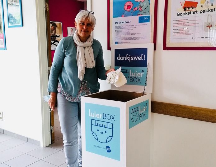 Het nieuwe project van het Sociaal Huis van Bornem heet de 'Luierbox' - Sybile van Driessche werkt bij het consultatiebureau van Kind en Gezin, waar ook zo'n box staat.