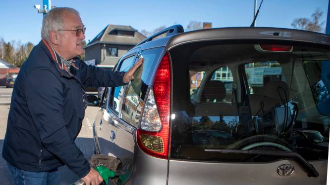 Voor 1,77 euro tanken in België, daar staan Brabanders graag even voor in de file