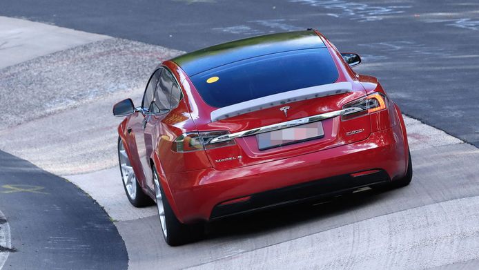 Tesla Model S P100 D+.
