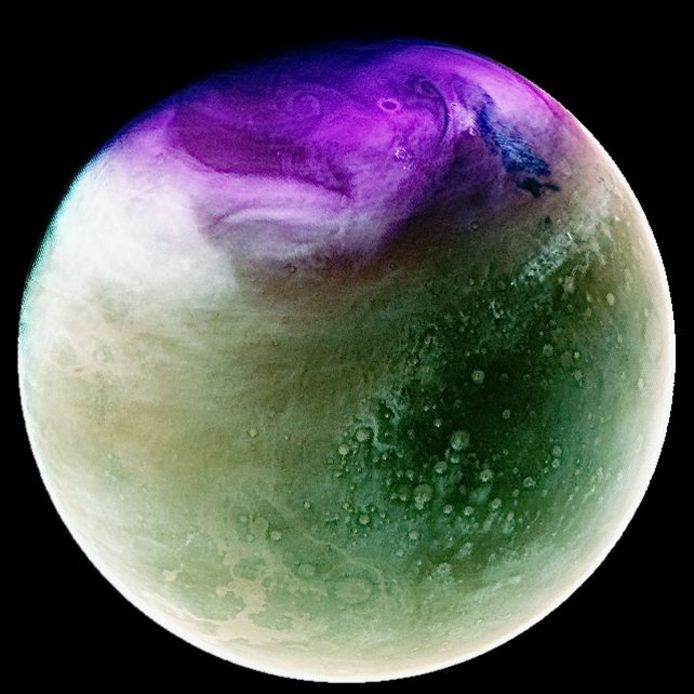 Lente op het noordelijk halfrond van Mars in ultraviolet.