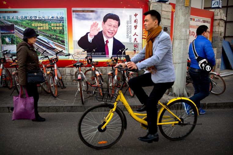 De beeltenis van Xi is overal in de aanloop naar het Volkscongres Beeld AP