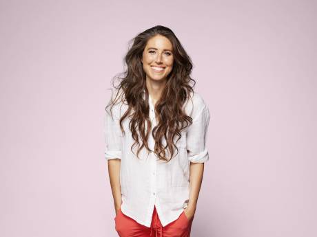 Pianist Iris Hond ziet altijd op tegen de nacht: ‘In Los Angeles sliep ik wel altijd goed’