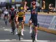 Pidcock verrast topfavoriet Van Aert in Brabantse Pijl, Schelling knap vierde