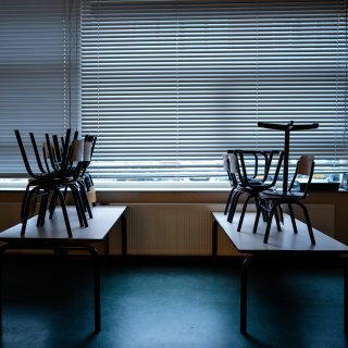 Hardnekkig kwaliteitstekort op scholen, oordeelt inspectie: ‘Minder
kleine scholen in Amsterdam wenselijk’